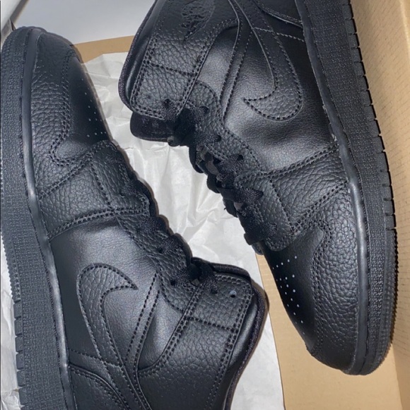 (GS) Black Air Jordan 1 mids - Picture 4 of 4